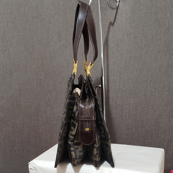 ❗4️⃣8️⃣0️⃣❗5️⃣8️⃣0️⃣Auth Fendi zucca - Picture 2 of 8